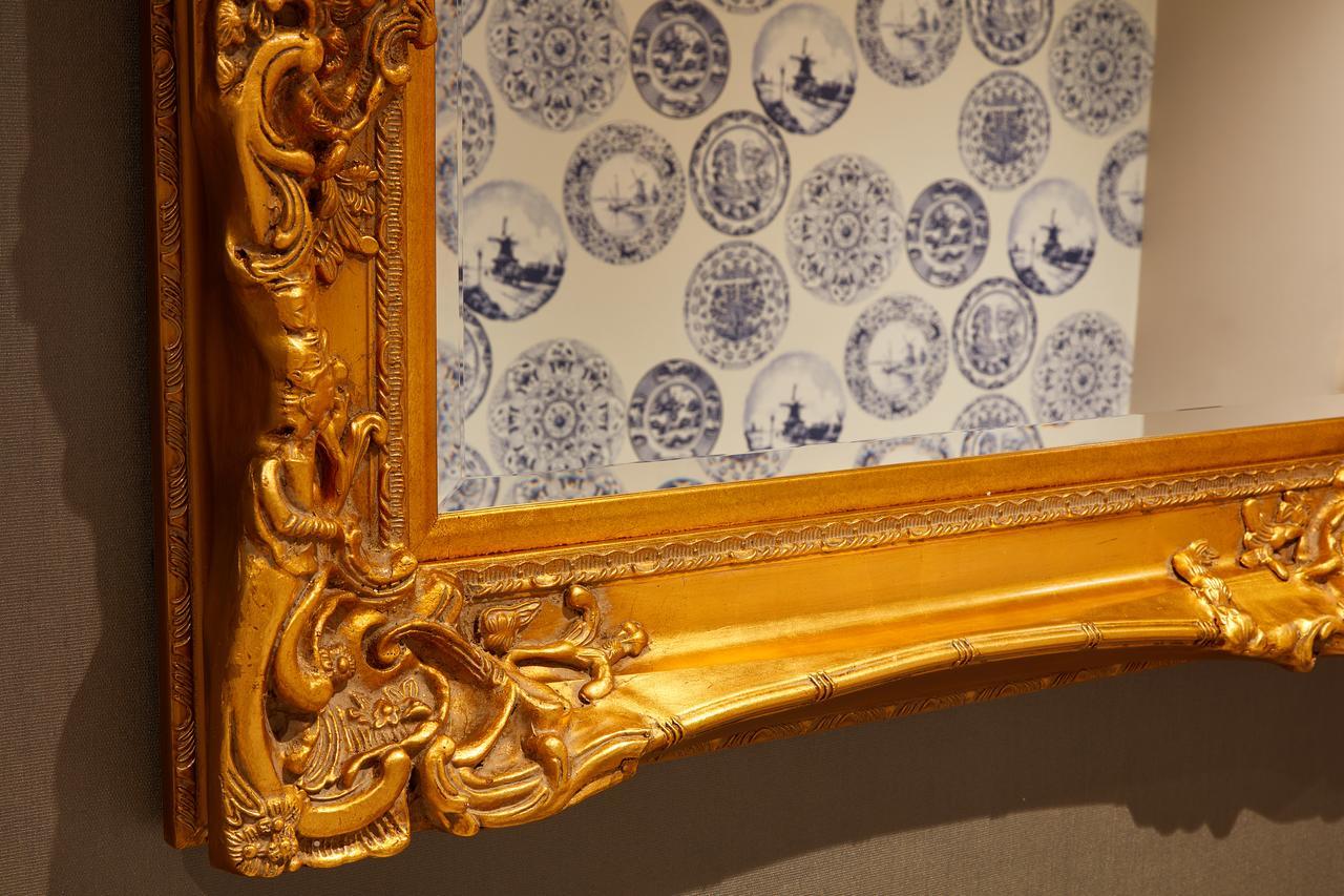Oddfellows On The Park Cheadle  Luaran gambar Detail of a gold-gilt frame