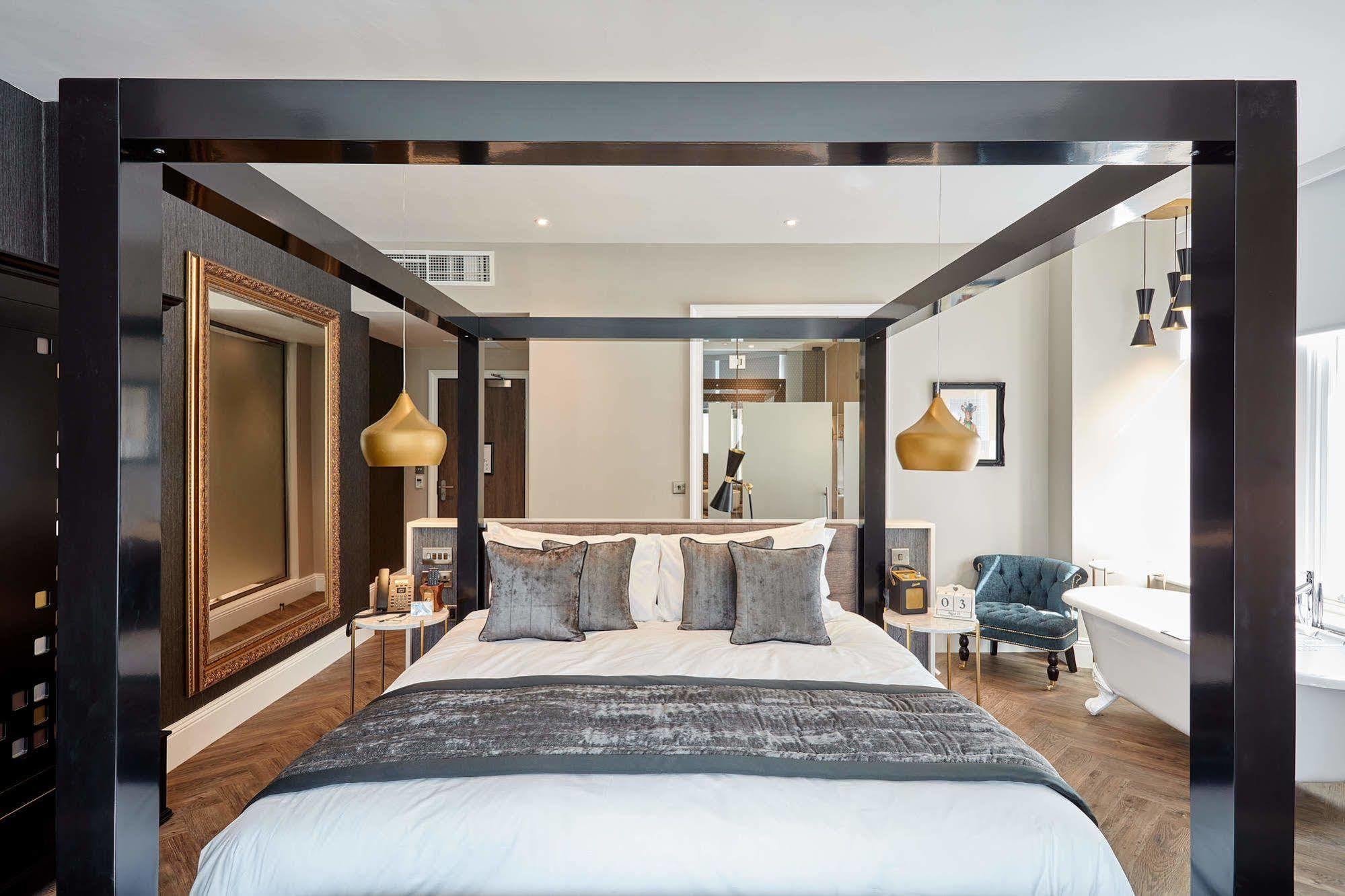 Oddfellows On The Park Cheadle  Luaran gambar A bedroom at The Ivy Collection