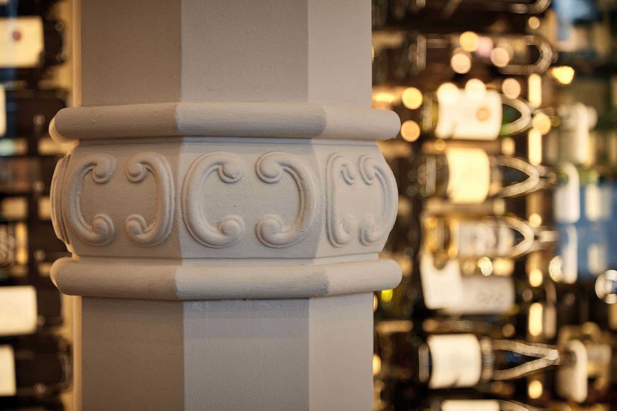 Oddfellows On The Park Cheadle  Luaran gambar Detail of the column