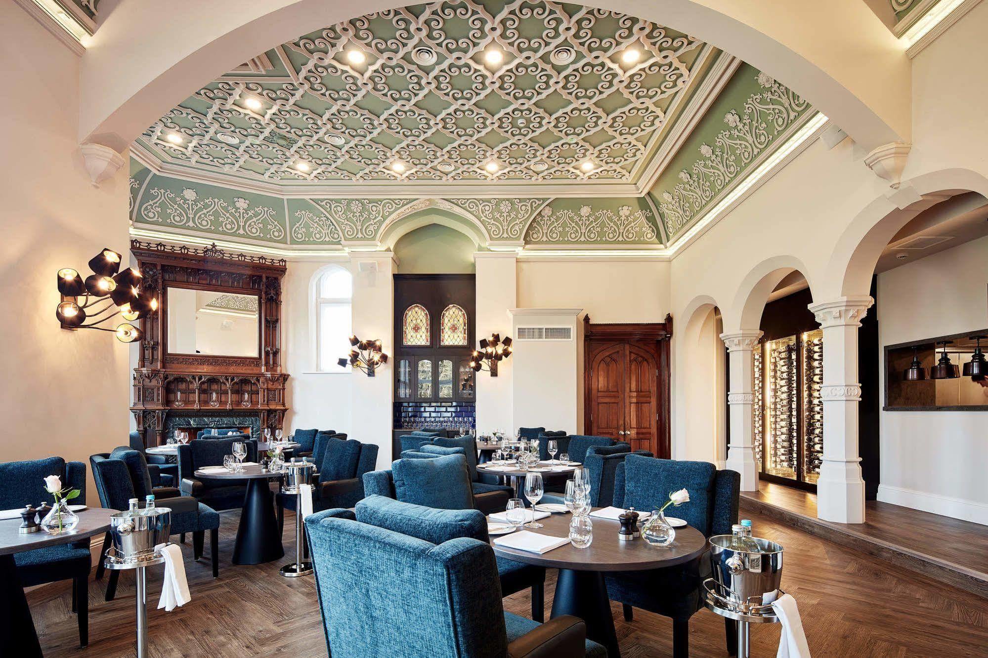 Oddfellows On The Park Cheadle  Luaran gambar The restaurant's interior